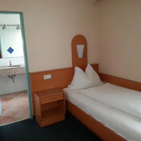 兰霍兹费尔德霍弗酒店 3* 特劳恩